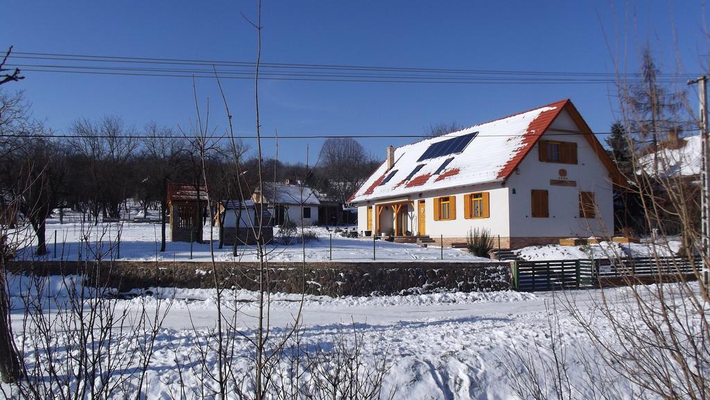 Rozmaring Vendégház Zengővárkony Esterno foto