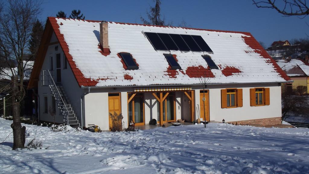 Rozmaring Vendégház Zengővárkony Esterno foto