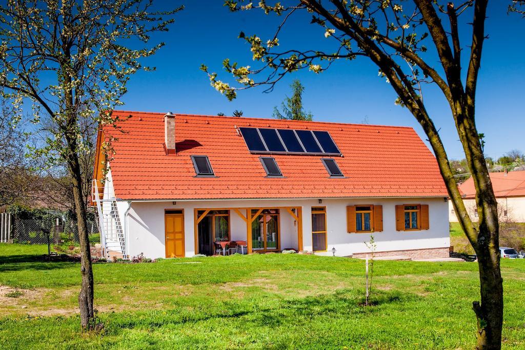 Rozmaring Vendégház Zengővárkony Esterno foto