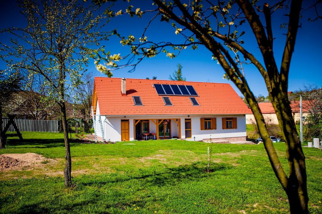 Rozmaring Vendégház Zengővárkony Esterno foto