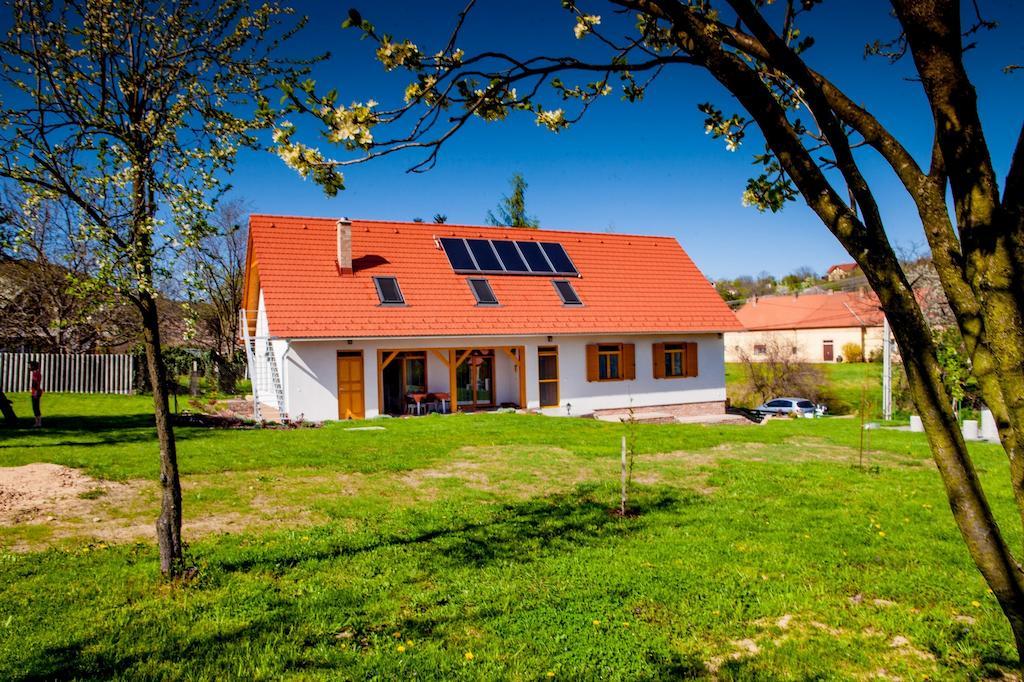 Rozmaring Vendégház Zengővárkony Esterno foto