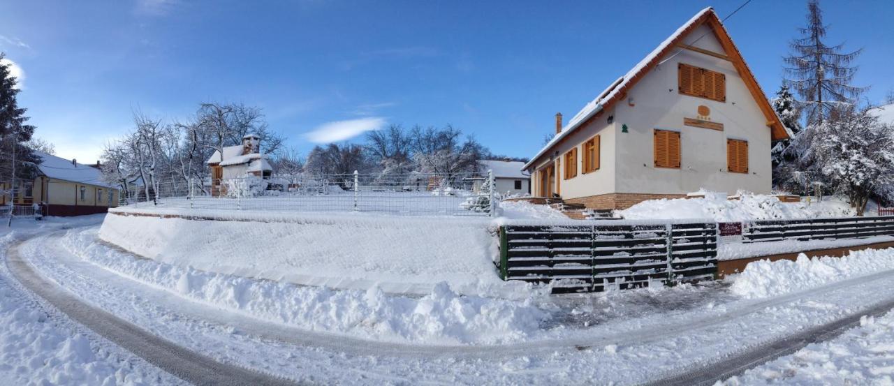 Rozmaring Vendégház Zengővárkony Esterno foto